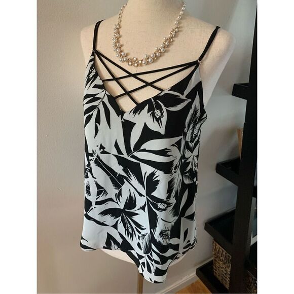 Express casual skirt back and white - Picture 1 of 3